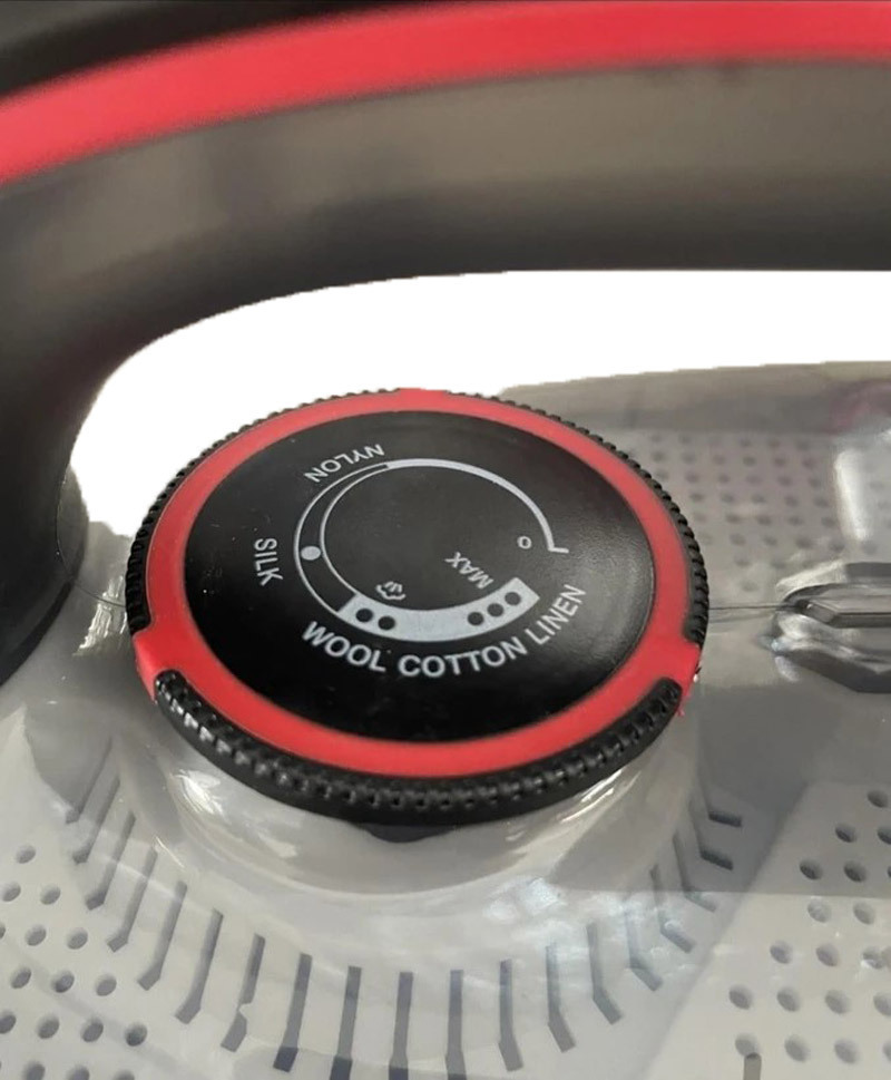 بخار قوی و اسپری آب: بخار قوی و اسپری آب برای از بین بردن چین و چروکهای عمیق پارچه.